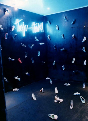 "Top Taki", Shoe installation, Schola dell’Arte dei Tiraoro e Battioro, Venice, Biennale, 2001